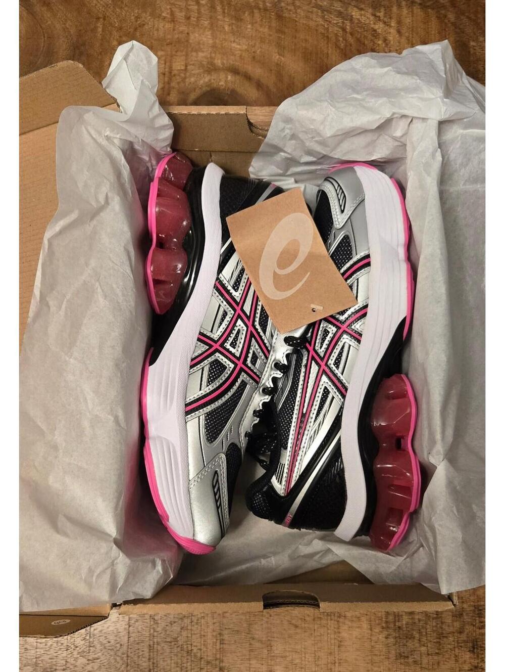 NEW ASIC Gel Kinetic Fluent Black Pink Glo Running Shoes, Size 7 Women / 5.5 men - Picture 6 of 15